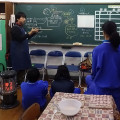 中学校での陶芸サポートボランティア 3(施釉・本焼き編) 「感謝の気持ちを“桜”にのせて―卒業生に贈る陶箸置きの制作―」の写真
